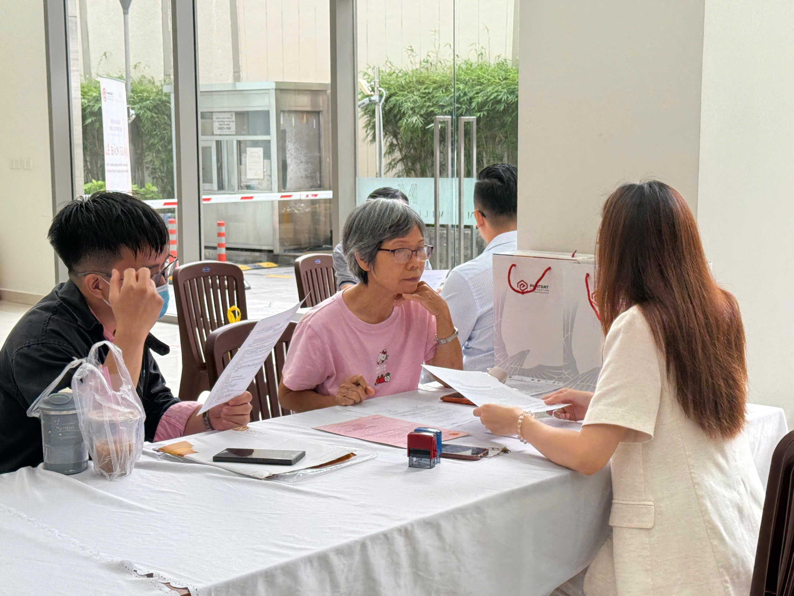 ban giao giay chung nhan millennium (4)