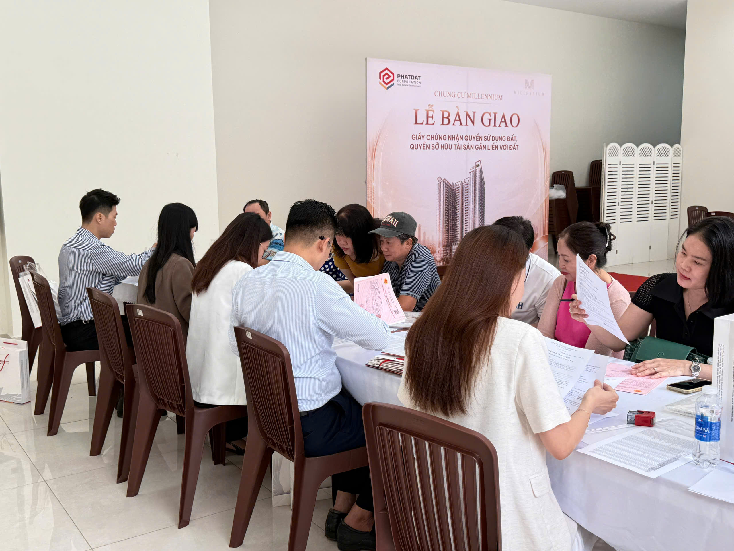 ban giao giay chung nhan millennium (7)