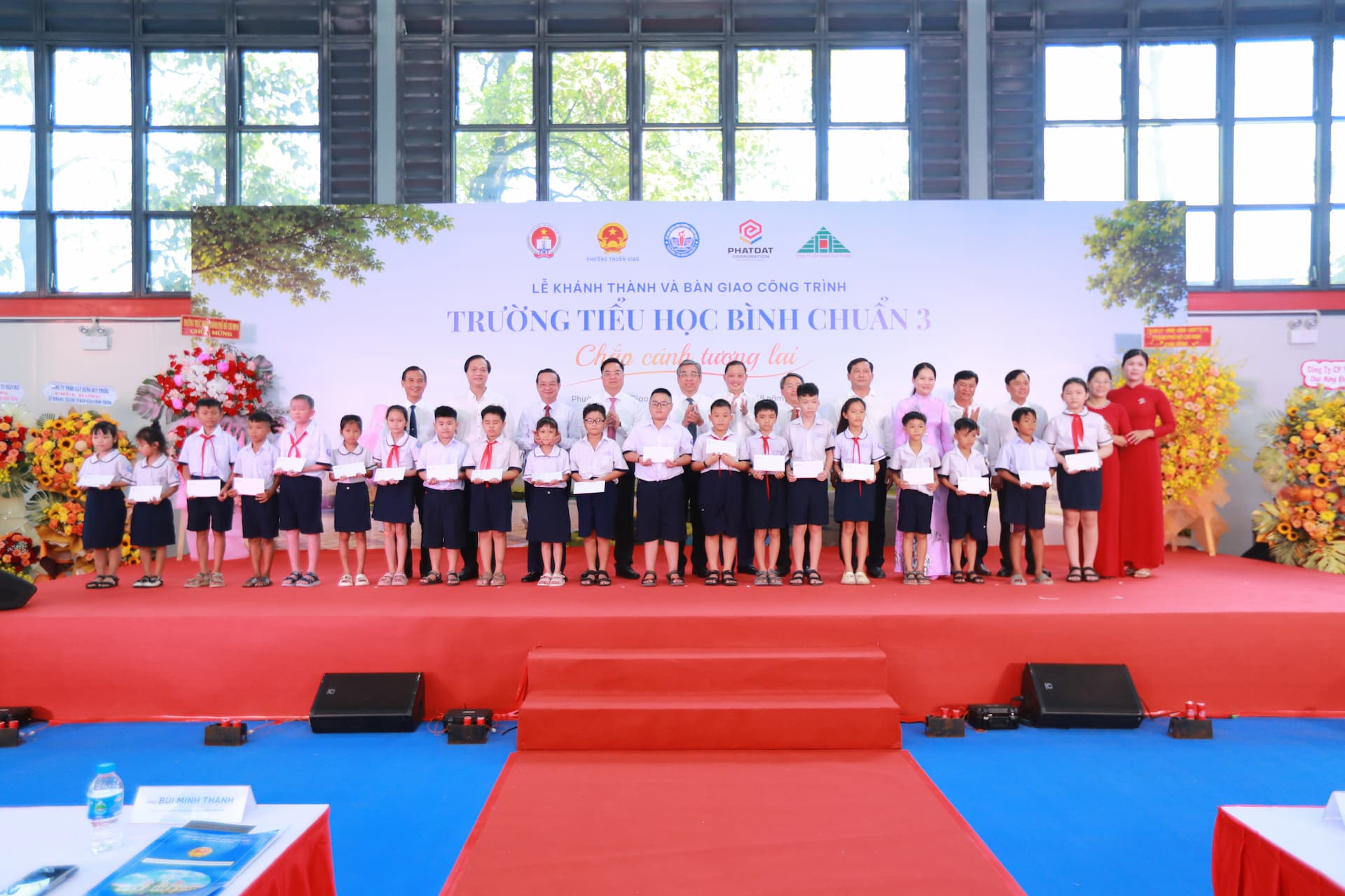 Phát Đạt trao tặng 100 triệu đồng quà khuyến học dành cho học sinh Trường Tiểu học Bình Chuẩn 3