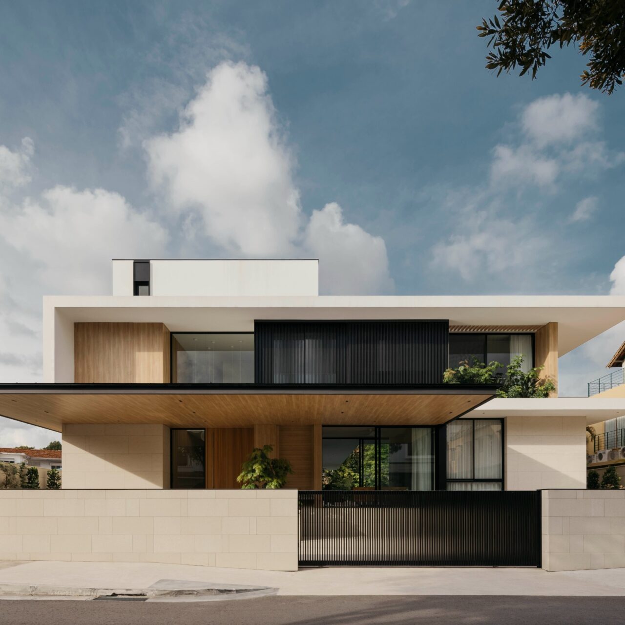 A Tropical Residence in the Heart of Singapore: Architecture in Harmony with Nature